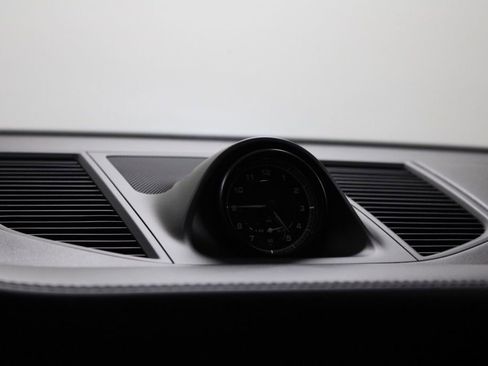 Certified 2025 Porsche Macan GTS image 26