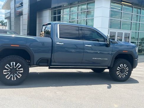 Used 2025 GMC Sierra 2500 Denali Ultimate AWD/4WD image 12