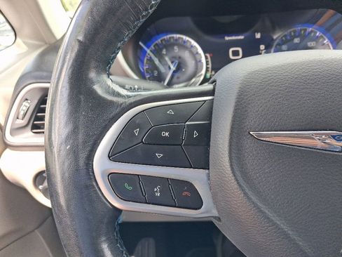 Used 2021 Chrysler Pacifica Touring-L FWD image 25