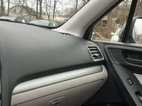 Used 2017 Subaru Forester 2.5i Premium image 22