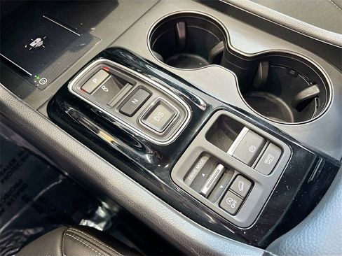 Used 2025 Honda Pilot EX-L image 16