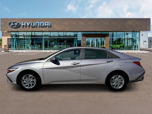 New 2026 Hyundai Elantra Hybrid FWD image 3