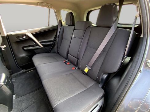 Used 2018 Toyota RAV4 XLE AWD/4WD image 20