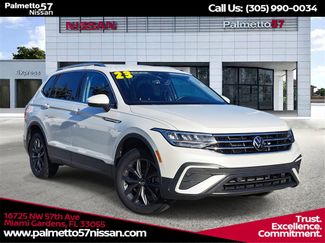 Used 2023 Volkswagen Tiguan SE image 1
