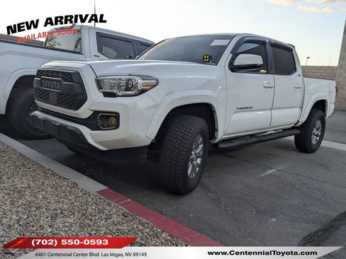 Used 2017 Toyota Tacoma SR5 w/ SR5 Appearance Package (SM) RWD image 1