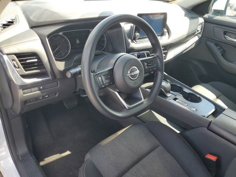 Used 2024 Nissan Rogue SV image 12