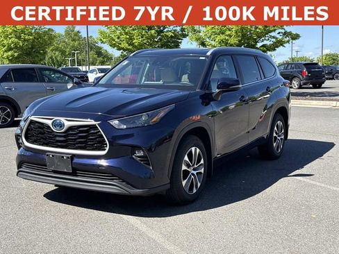 Used 2023 Toyota Highlander XLE AWD/4WD image 5