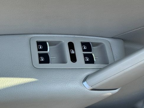 Used 2017 Volkswagen Passat 1.8T R-Line w/ R-Line Lighting Package image 13