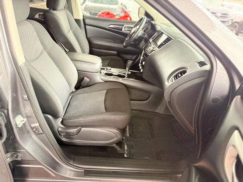 Used 2020 Nissan Pathfinder SV image 39
