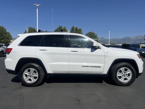 Used 2017 Jeep Grand Cherokee Laredo w/ Quick Order Package 23E AWD/4WD image 6