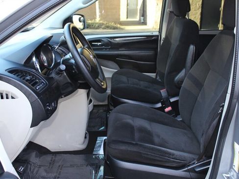 Used 2016 Dodge Grand Caravan American Value Package image 10