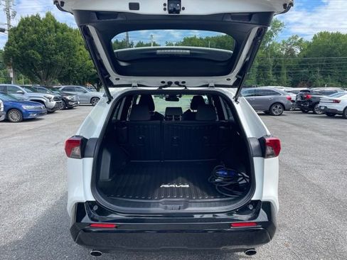 Used 2022 Toyota RAV4 SE w/ Weather & Moonroof Package AWD/4WD image 15