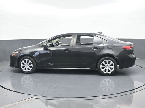 Used 2022 Toyota Corolla LE image 3