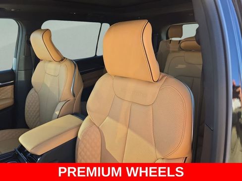 New 2025 Jeep Grand Cherokee L Summit w/ Obsidian Package AWD/4WD image 15