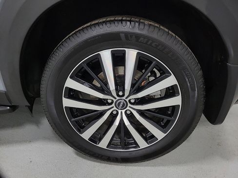 Used 2024 Nissan Pathfinder Platinum image 8