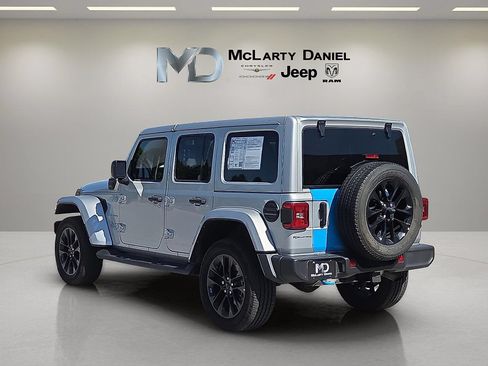 Used 2022 Jeep Wrangler Unlimited Sahara w/ Cold Weather Group AWD/4WD image 4
