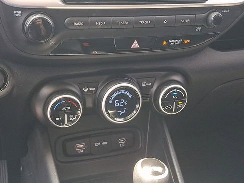 Used 2025 Hyundai Venue SEL FWD image 15