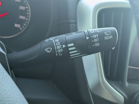 Used 2023 GMC Terrain SLT image 33