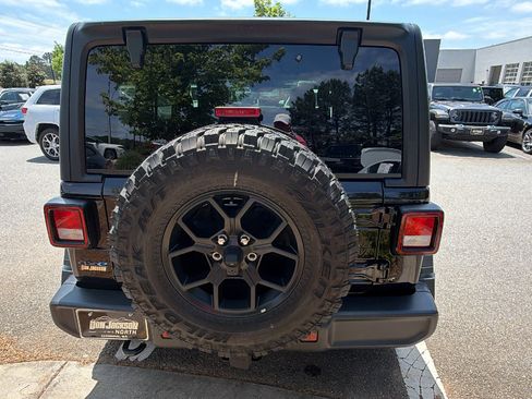 Used 2025 Jeep Wrangler Willys AWD/4WD image 9