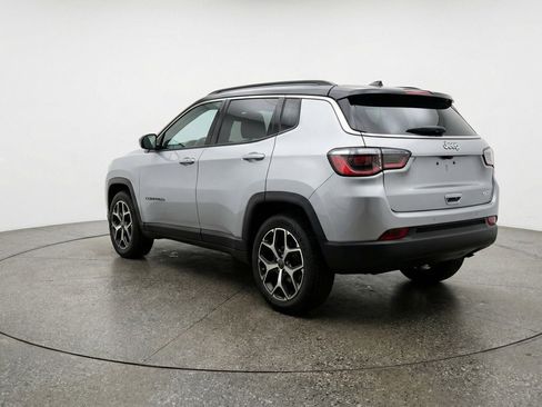 Used 2025 Jeep Compass Limited image 6