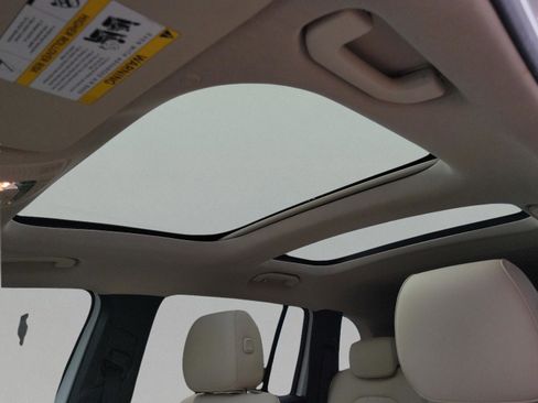 Used 2023 Mercedes-Benz GLB 250 4MATIC image 34