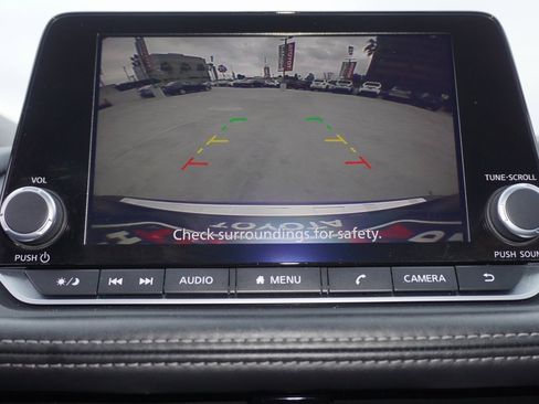 Used 2022 Nissan Rogue SV image 16