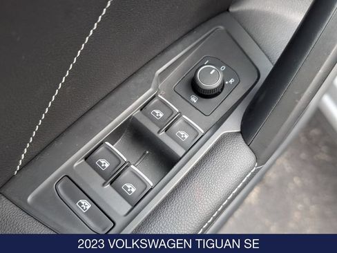 Used 2023 Volkswagen Tiguan SE AWD/4WD image 12