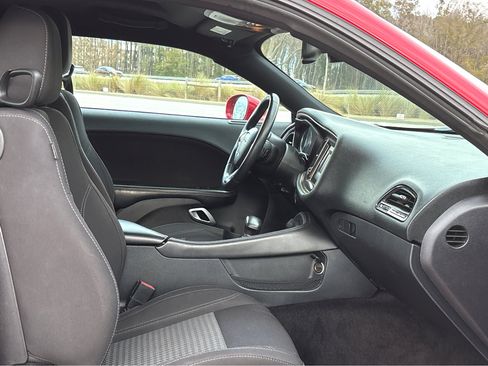 Used 2015 Dodge Challenger SXT w/ Driver Convenience Group image 6