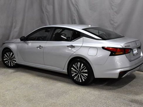 Used 2024 Nissan Altima 2.5 SV image 6