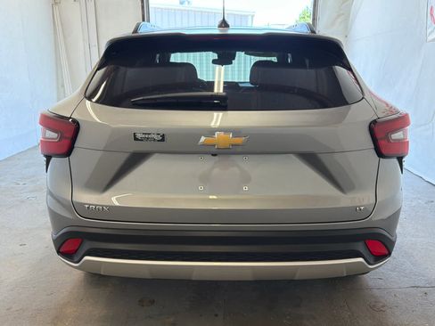Used 2025 Chevrolet Trax LT w/ LT Convenience Package FWD image 6