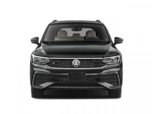 Certified 2023 Volkswagen Tiguan SE R-Line FWD image 4