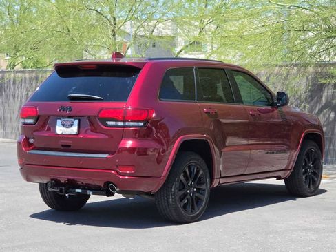 Used 2019 Jeep Grand Cherokee Altitude AWD/4WD image 9