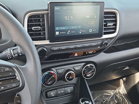 Certified 2025 Hyundai Venue SE image 27