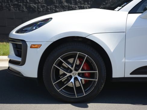 Used 2022 Porsche Macan S AWD/4WD image 38