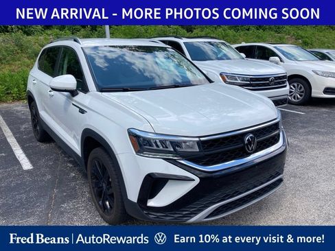 Certified 2023 Volkswagen Taos SE w/ Black Wheel Package FWD image 1