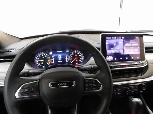 Used 2024 Jeep Compass Limited image 7