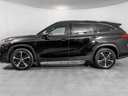 Used 2021 Toyota Highlander XSE image 3