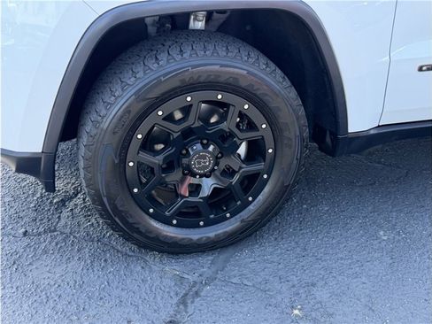 Used 2020 Jeep Grand Cherokee Trailhawk w/ Interior Metal Package image 11