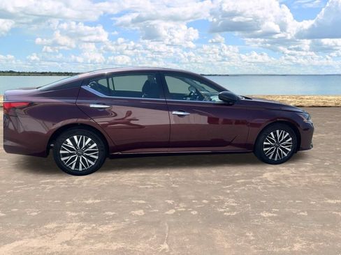 Used 2025 Nissan Altima 2.5 SV FWD image 4