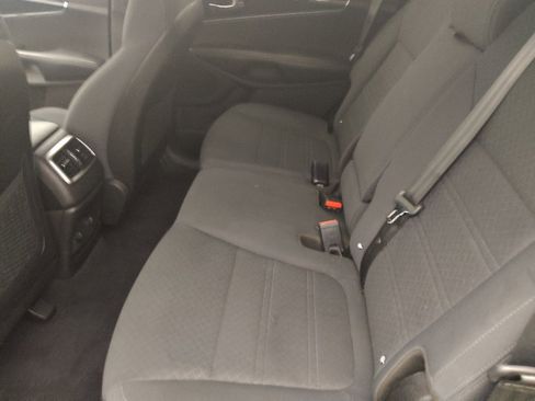 Used 2018 Kia Sorento FWD image 18