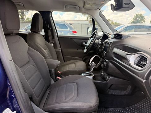 Used 2018 Jeep Renegade Latitude w/ Cold Weather Group AWD/4WD image 18