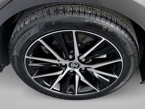 Used 2024 Toyota Camry SE image 9