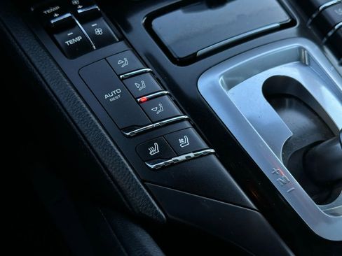 Used 2017 Porsche Cayenne Platinum Edition image 40