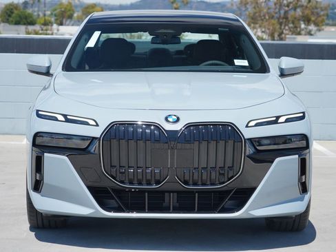 New 2026 BMW 740i w/ Premium Package RWD image 2