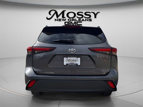 Used 2024 Toyota Highlander LE image 6