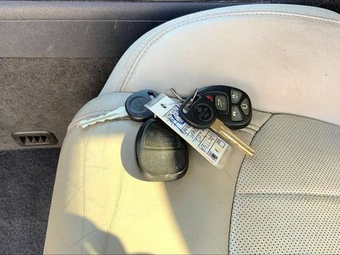Used 2012 Chevrolet Traverse LTZ FWD image 11