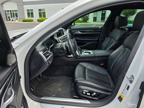 Used 2019 BMW 750i xDrive w/ Executive Package AWD/4WD image 18
