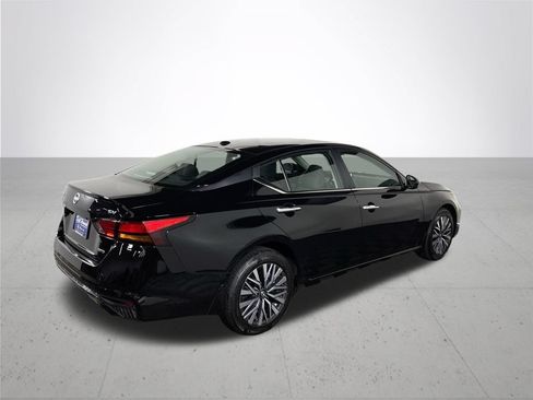 Used 2024 Nissan Altima 2.5 SV w/ SV Premium Package AWD/4WD image 6