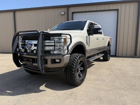 Used 2018 Ford F250 King Ranch w/ FX4 Off-Road Package AWD/4WD image 2