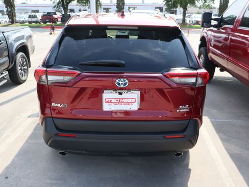 Used 2024 Toyota RAV4 XLE Premium AWD/4WD image 7